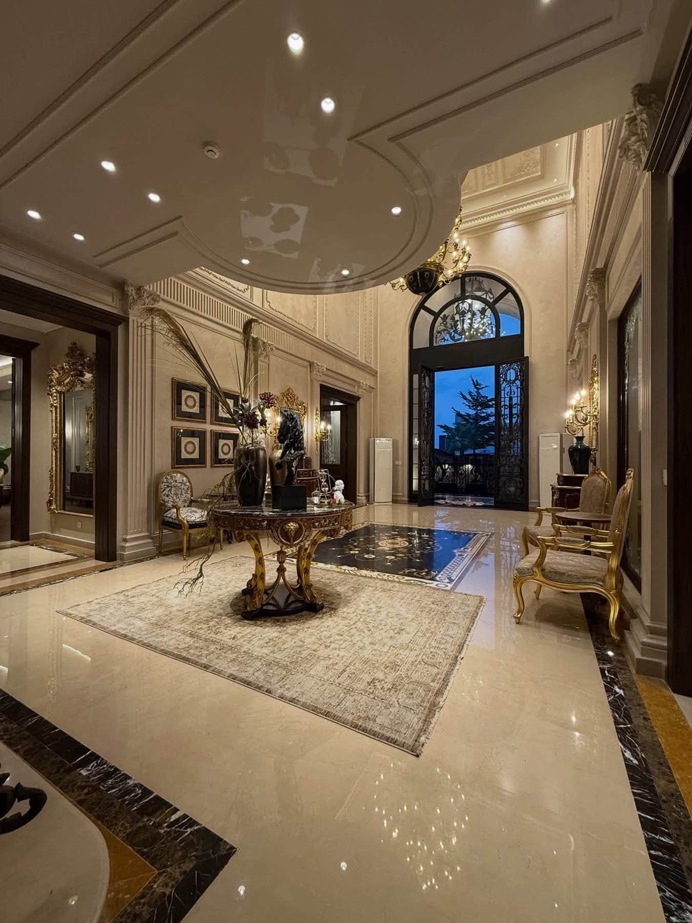 2-Kanal Fully Furnished Neo-Classical Royal Palace for Sale in DHA Phase 7, Lahore - Photo 5