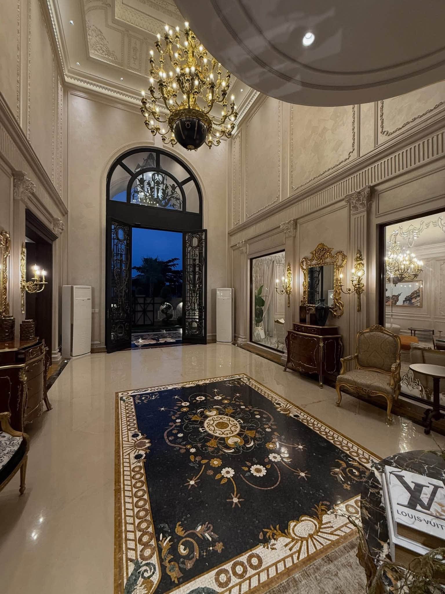 2-Kanal Fully Furnished Neo-Classical Royal Palace for Sale in DHA Phase 7, Lahore - Photo 9