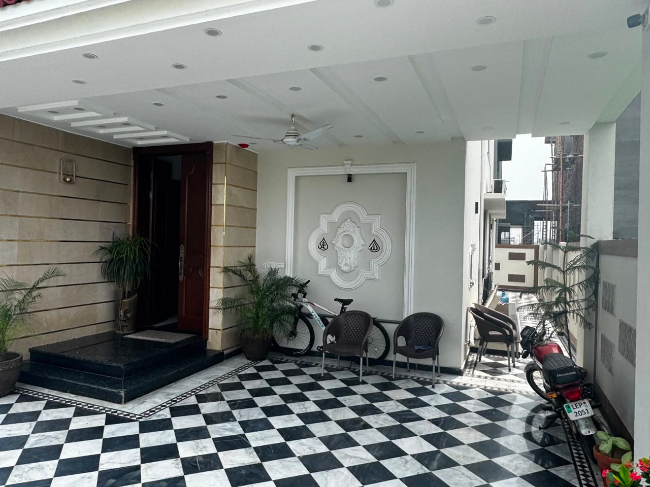 Premium 10 Marla Spanish-Style House for Sale in DHA Phase 7 (Y Block) - Photo 2