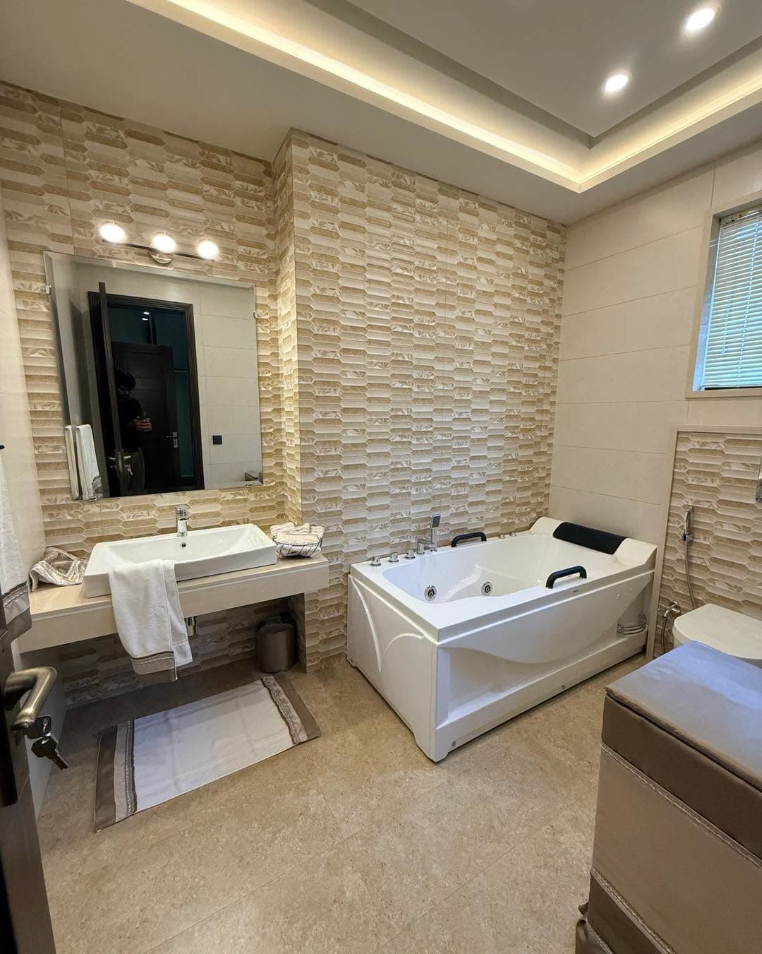 Ultra-Modern 1 Kanal Brand New Luxury House for Sale in DHA Phase 6, Lahore - Photo 6