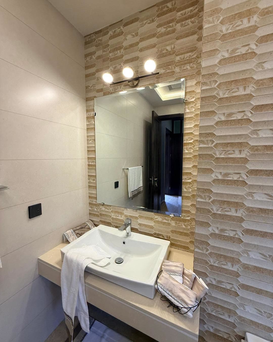 Ultra-Modern 1 Kanal Brand New Luxury House for Sale in DHA Phase 6, Lahore - Photo 9