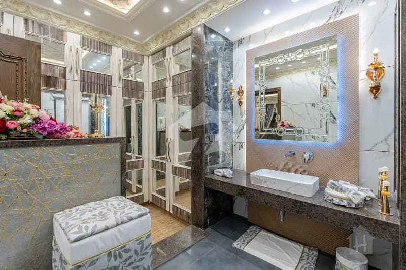 Palatial 1 Kanal Spanish-Classical Mansion with Indoor Pool & Private Cinema in DHA Phase 6, Lahore - Photo 25