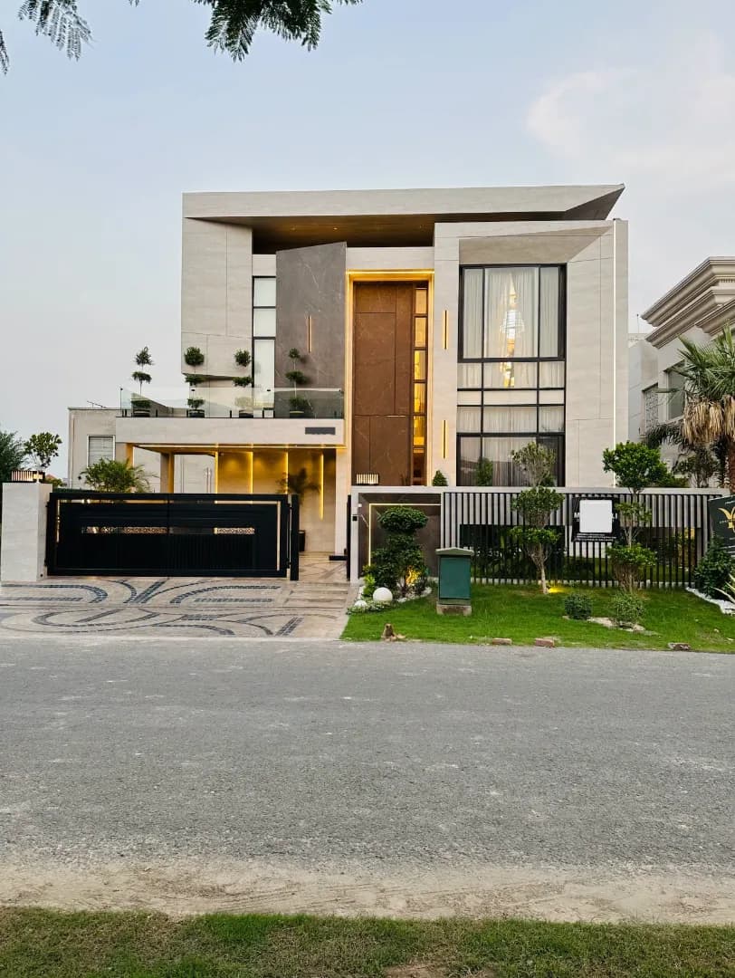 Exquisite 1 Kanal Fully Furnished Contemporary Residence for Sale in DHA Lahore - Photo 1