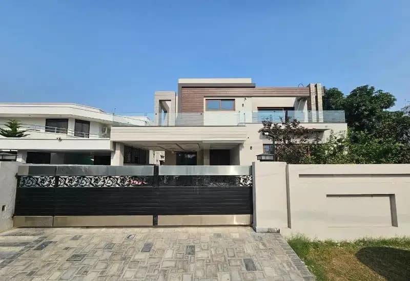 Sovereign 1 Kanal Corner Residence for Sale in DHA Phase 2, Lahore - Photo 1