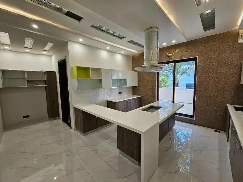 Sovereign 1 Kanal Corner Residence for Sale in DHA Phase 2, Lahore - Photo 3