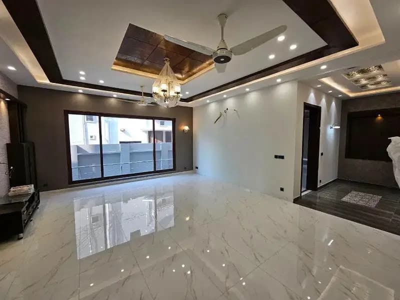 Sovereign 1 Kanal Corner Residence for Sale in DHA Phase 2, Lahore - Photo 6