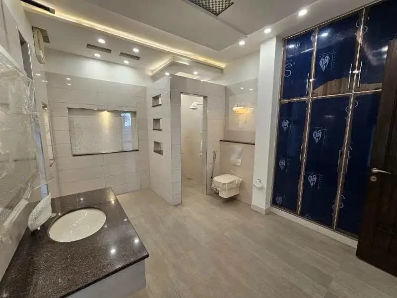 Sovereign 1 Kanal Corner Residence for Sale in DHA Phase 2, Lahore - Photo 11