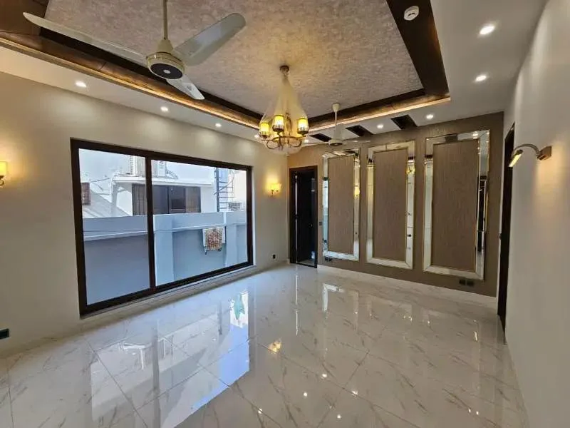 Sovereign 1 Kanal Corner Residence for Sale in DHA Phase 2, Lahore - Photo 15