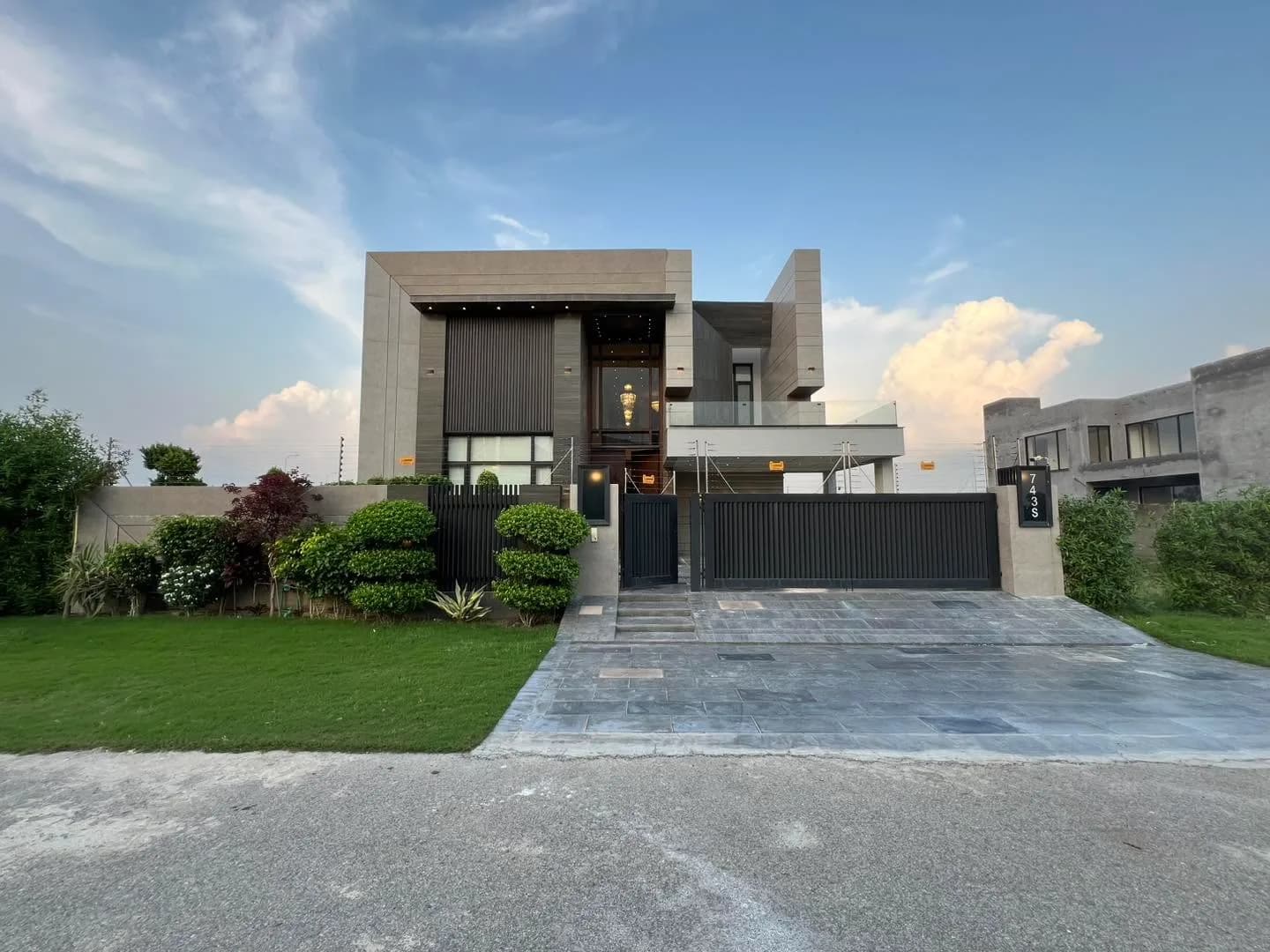 Exemplary 1 Kanal Fully Furnished House for Sale in DHA Phase 8 (Sector S), Lahore - Photo 1