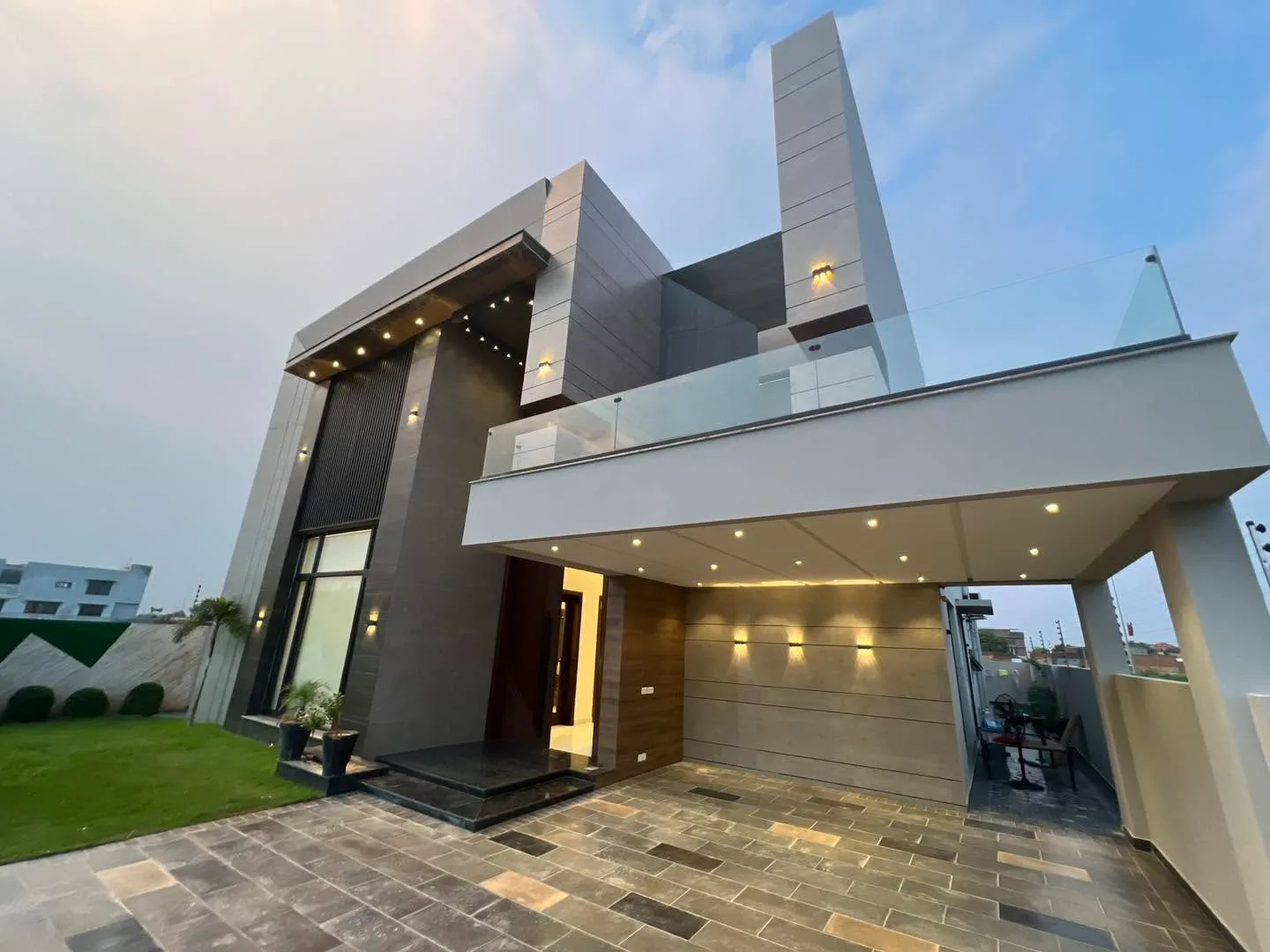 Exemplary 1 Kanal Fully Furnished House for Sale in DHA Phase 8 (Sector S), Lahore - Photo 2