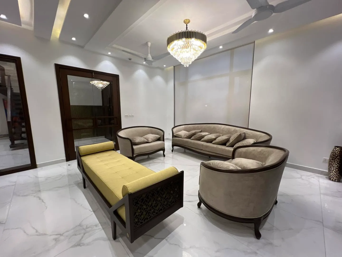 Exemplary 1 Kanal Fully Furnished House for Sale in DHA Phase 8 (Sector S), Lahore - Photo 5