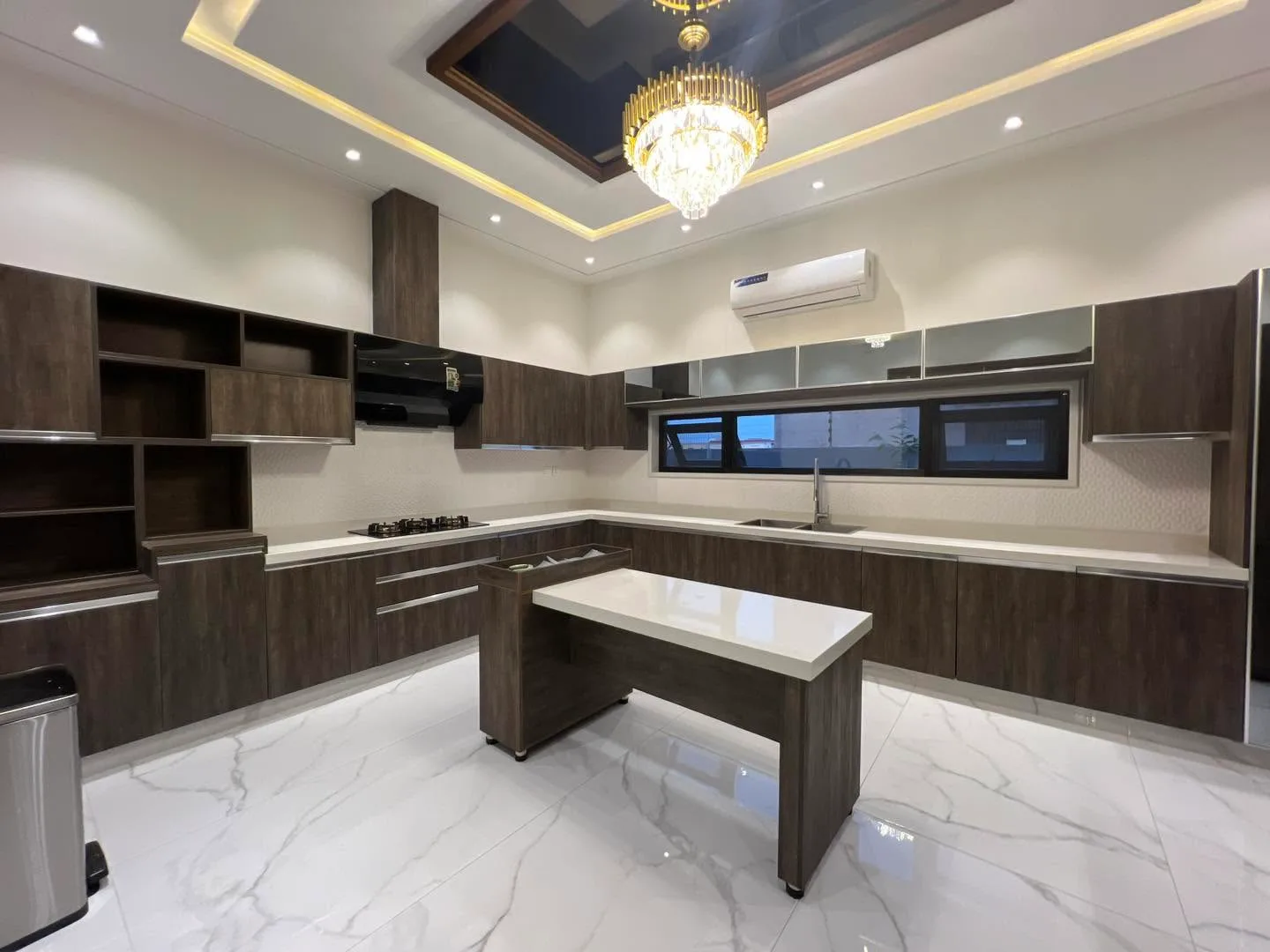 Exemplary 1 Kanal Fully Furnished House for Sale in DHA Phase 8 (Sector S), Lahore - Photo 10