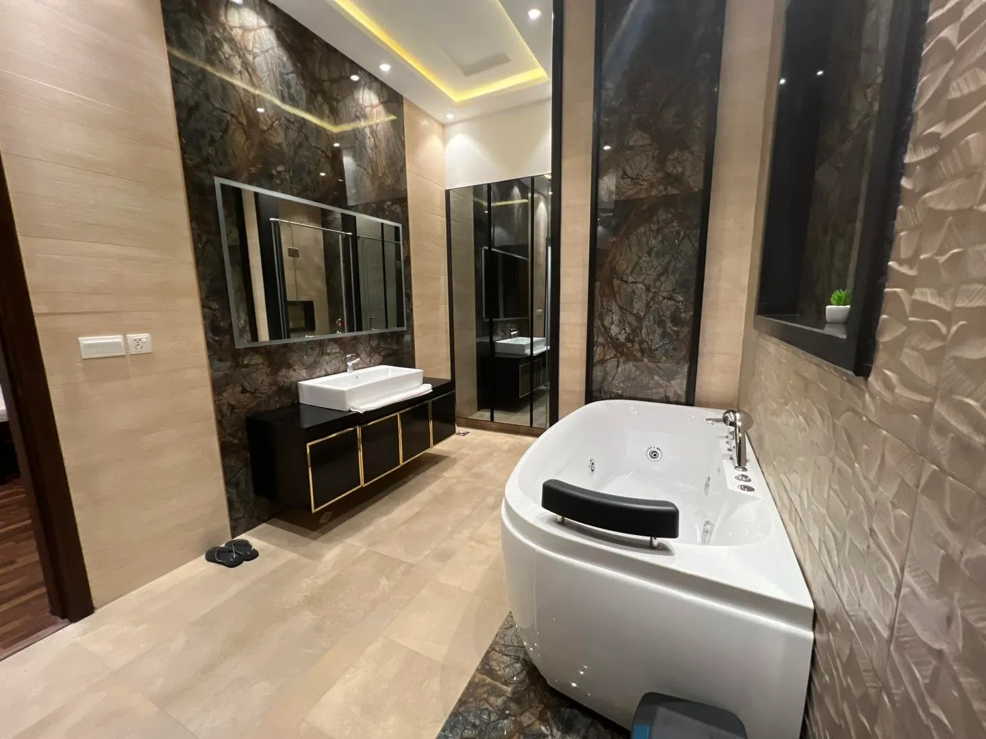 Exemplary 1 Kanal Fully Furnished House for Sale in DHA Phase 8 (Sector S), Lahore - Photo 11
