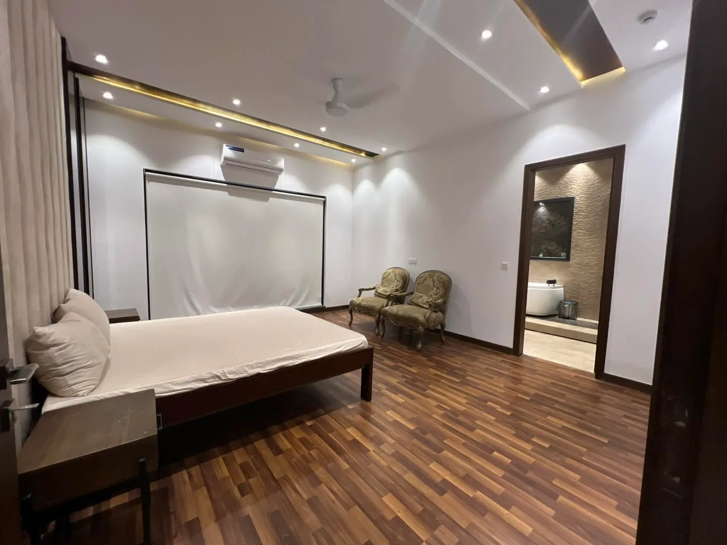 Exemplary 1 Kanal Fully Furnished House for Sale in DHA Phase 8 (Sector S), Lahore - Photo 13