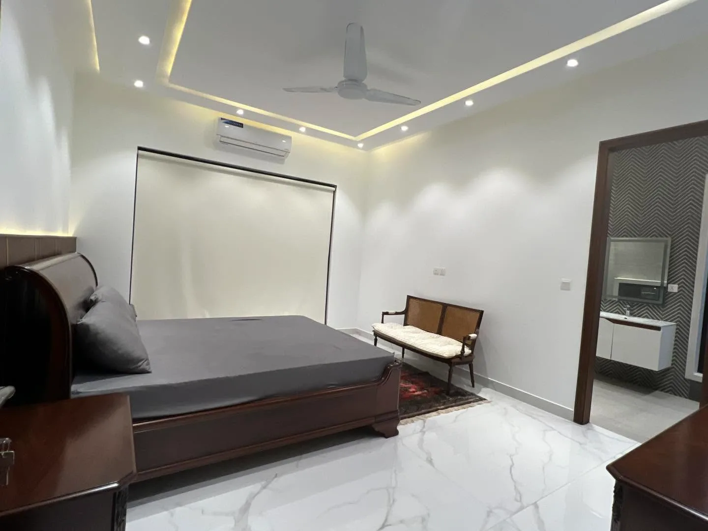 Exemplary 1 Kanal Fully Furnished House for Sale in DHA Phase 8 (Sector S), Lahore - Photo 16