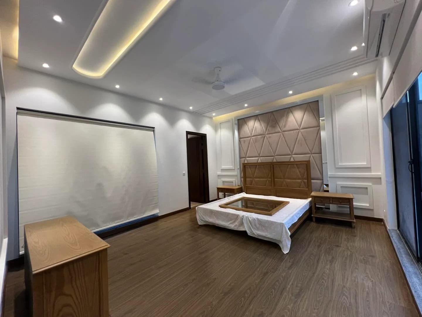 Exemplary 1 Kanal Fully Furnished House for Sale in DHA Phase 8 (Sector S), Lahore - Photo 20