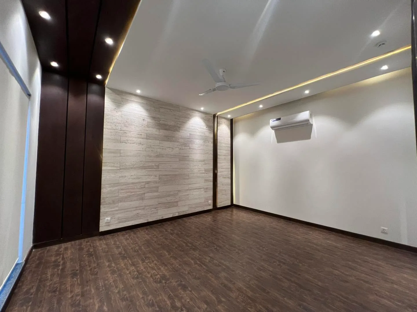 Exemplary 1 Kanal Fully Furnished House for Sale in DHA Phase 8 (Sector S), Lahore - Photo 22