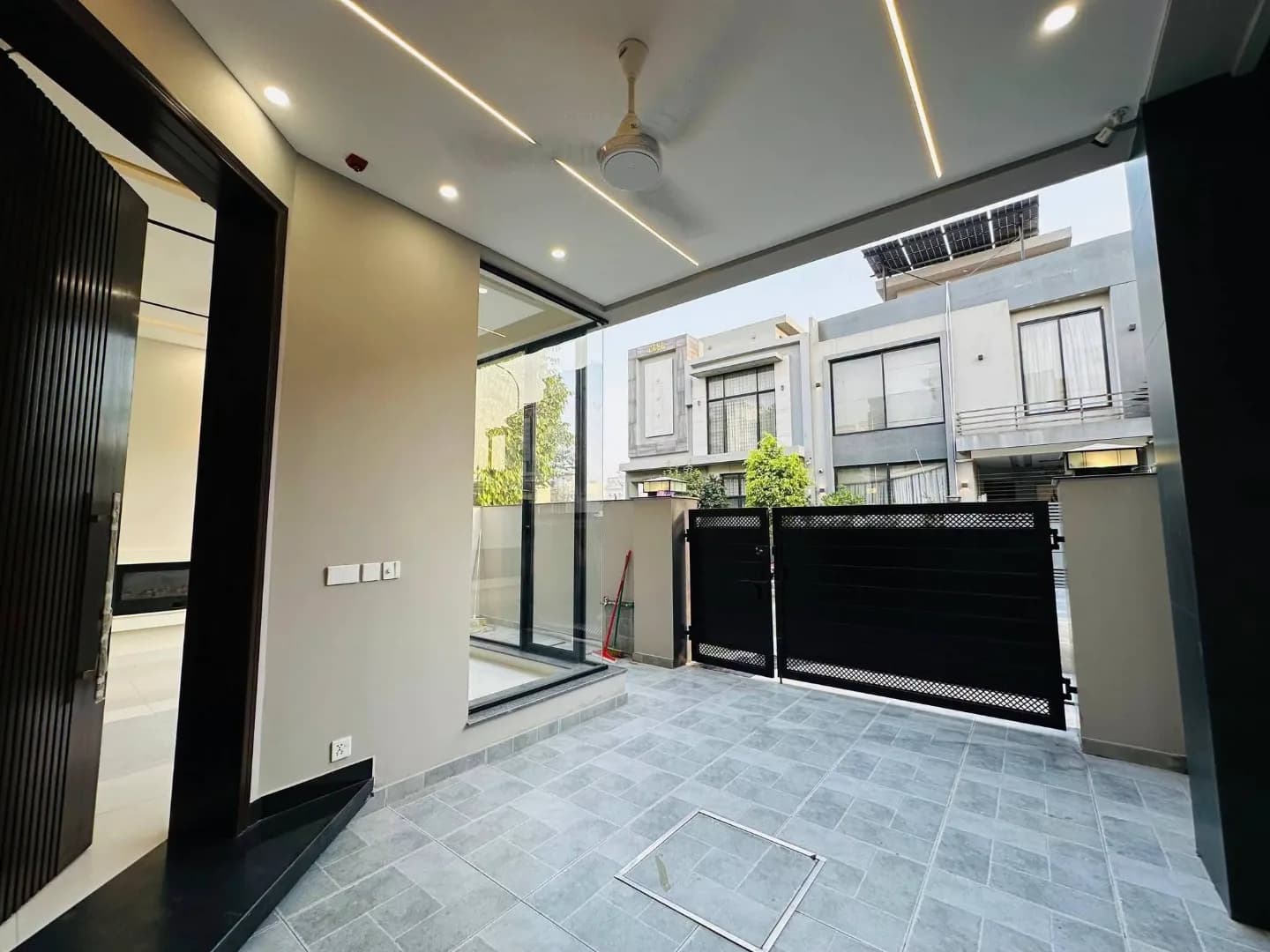 Magnificent 5 Marla Contemporary Designer House for Sale in DHA 9 Town, Lahore - Photo 2