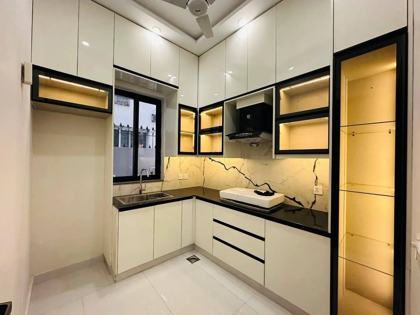 Magnificent 5 Marla Contemporary Designer House for Sale in DHA 9 Town, Lahore - Photo 6