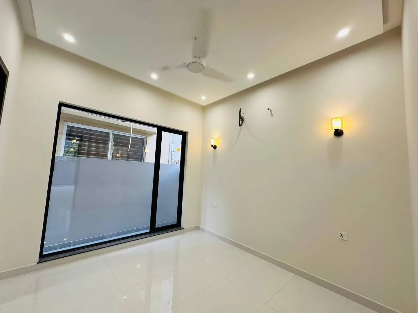 Magnificent 5 Marla Contemporary Designer House for Sale in DHA 9 Town, Lahore - Photo 8