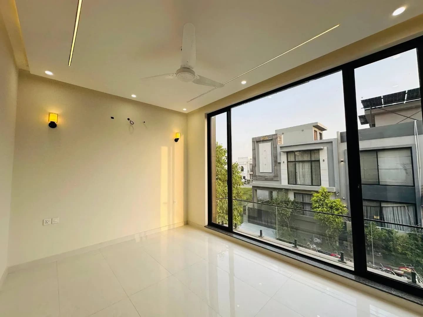 Magnificent 5 Marla Contemporary Designer House for Sale in DHA 9 Town, Lahore - Photo 9