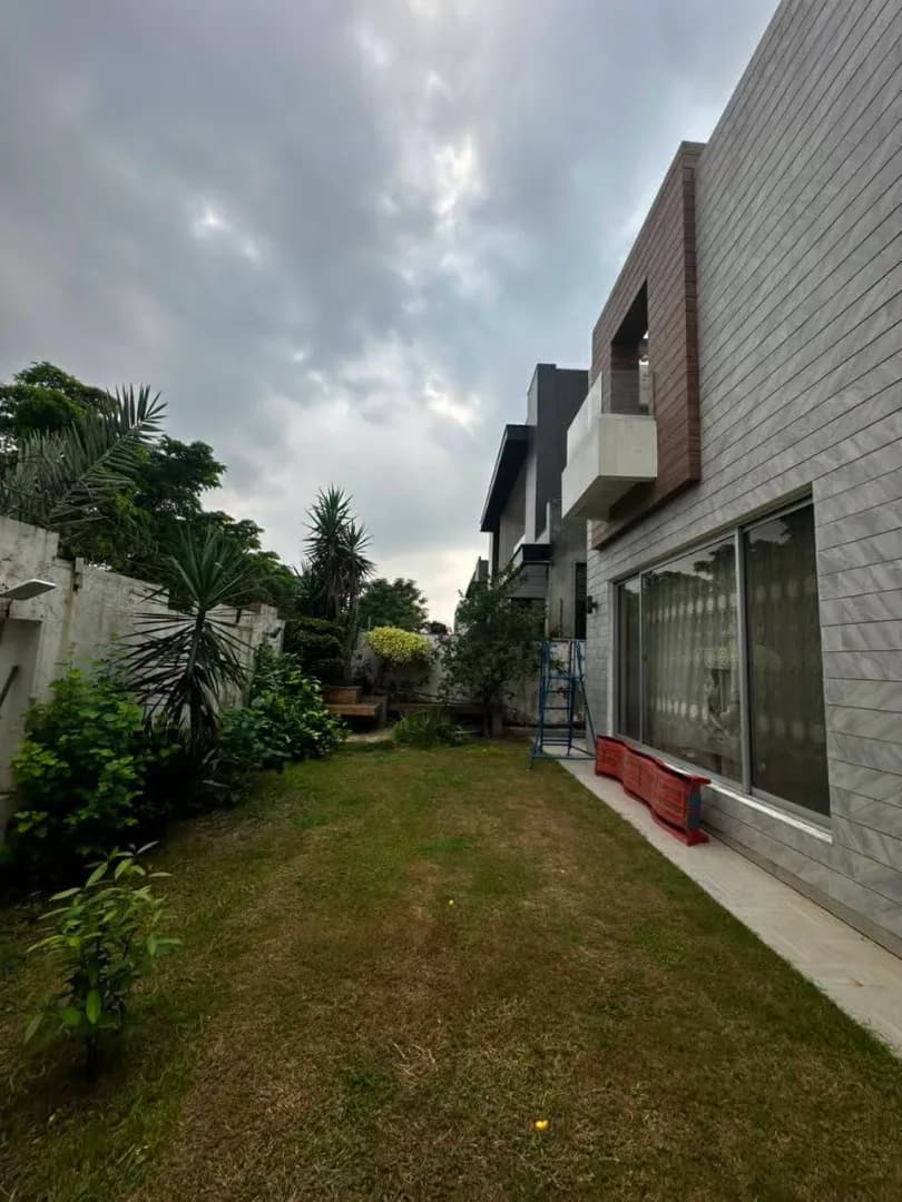 Prestige 1 Kanal Energy-Efficient Residence with 10kVA Solar System for Sale in DHA Phase 6, Lahore - Photo 3