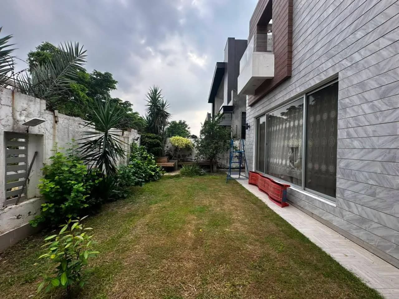 Prestige 1 Kanal Energy-Efficient Residence with 10kVA Solar System for Sale in DHA Phase 6, Lahore - Photo 4