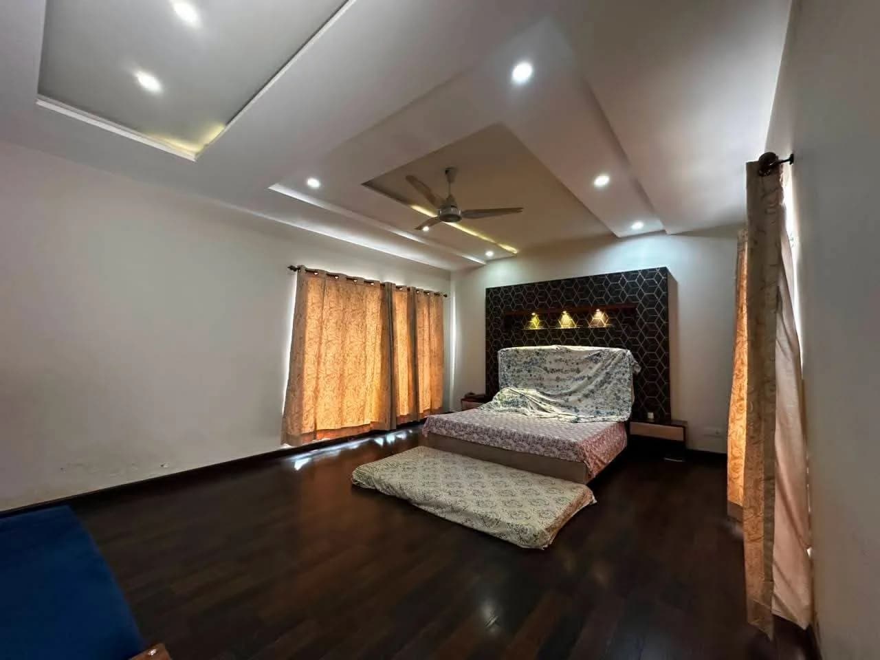 Prestige 1 Kanal Energy-Efficient Residence with 10kVA Solar System for Sale in DHA Phase 6, Lahore - Photo 11