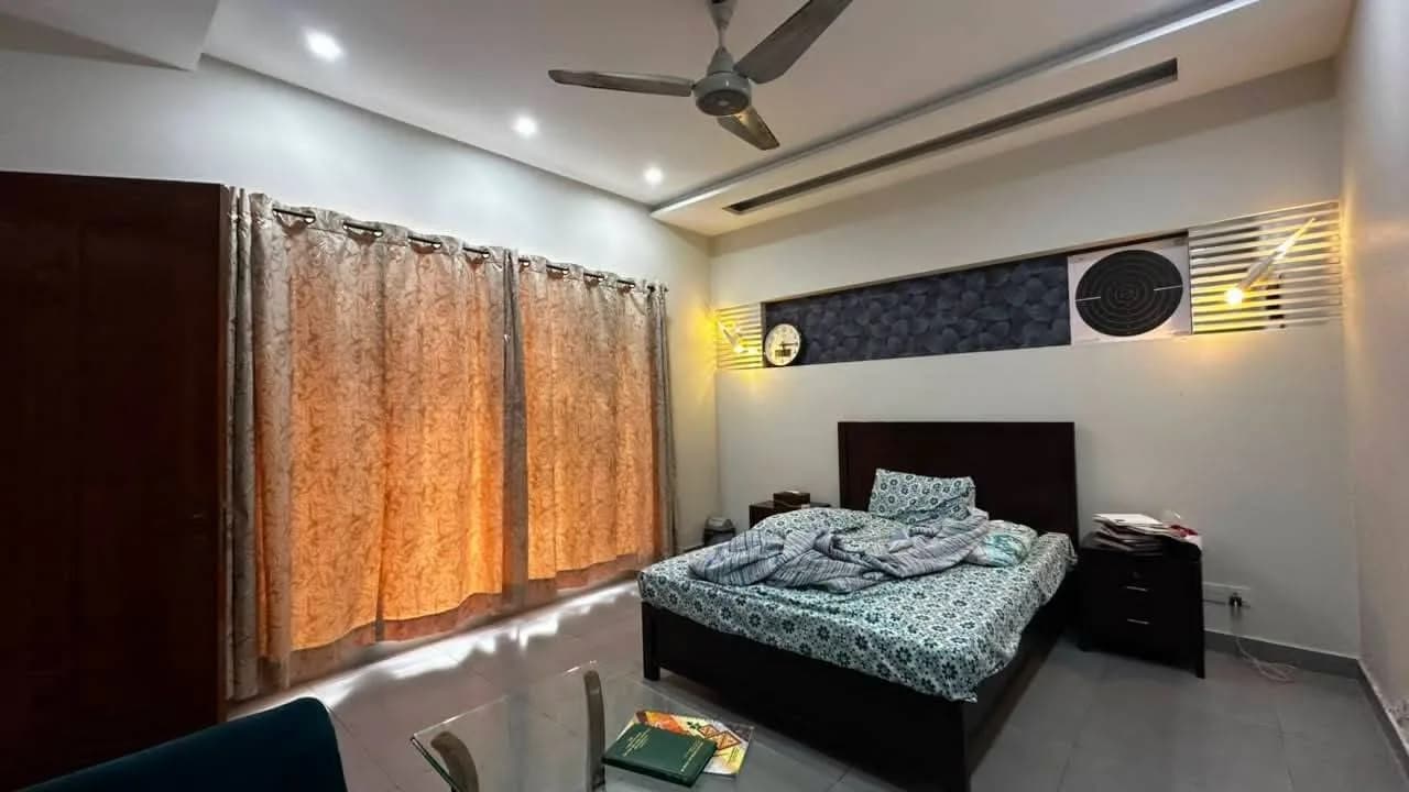 Prestige 1 Kanal Energy-Efficient Residence with 10kVA Solar System for Sale in DHA Phase 6, Lahore - Photo 16