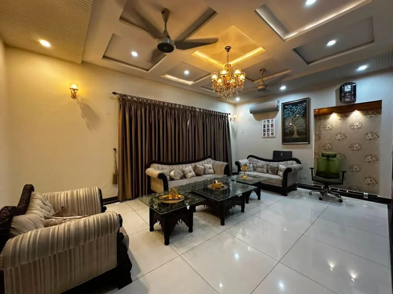 Prestige 1 Kanal Energy-Efficient Residence with 10kVA Solar System for Sale in DHA Phase 6, Lahore - Photo 20