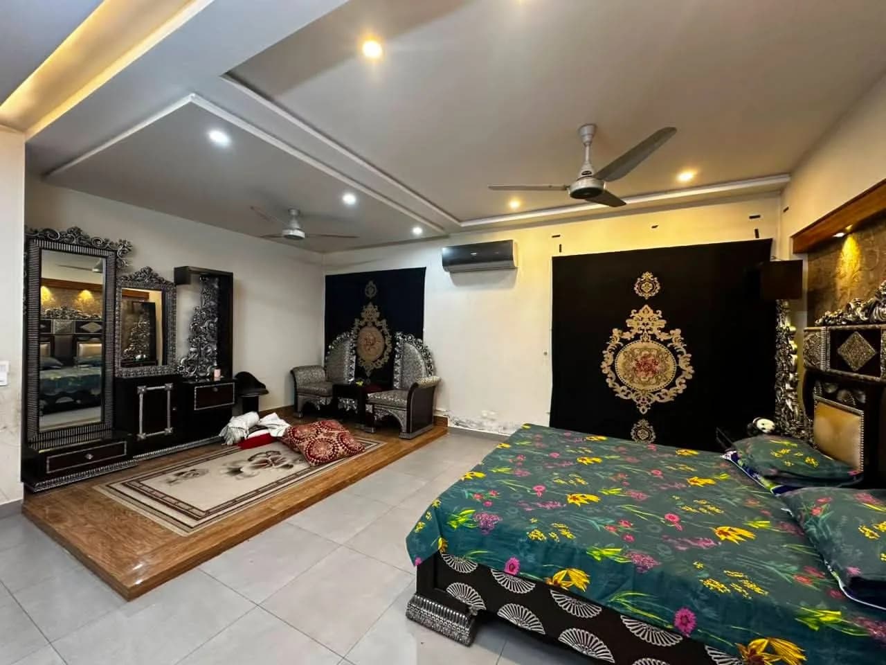 Prestige 1 Kanal Energy-Efficient Residence with 10kVA Solar System for Sale in DHA Phase 6, Lahore - Photo 28