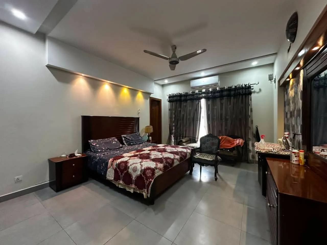 Prestige 1 Kanal Energy-Efficient Residence with 10kVA Solar System for Sale in DHA Phase 6, Lahore - Photo 30