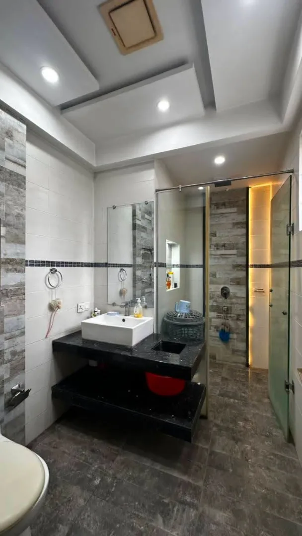Prestige 1 Kanal Energy-Efficient Residence with 10kVA Solar System for Sale in DHA Phase 6, Lahore - Photo 31