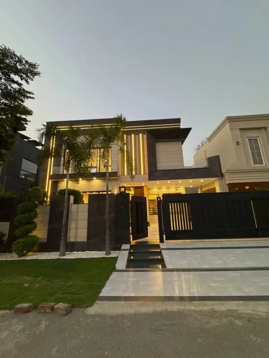 Pinnacle 1 Kanal Brand New Designer Residence on 150-Foot Boulevard Near Defence Raya, DHA Lahore - Photo 1