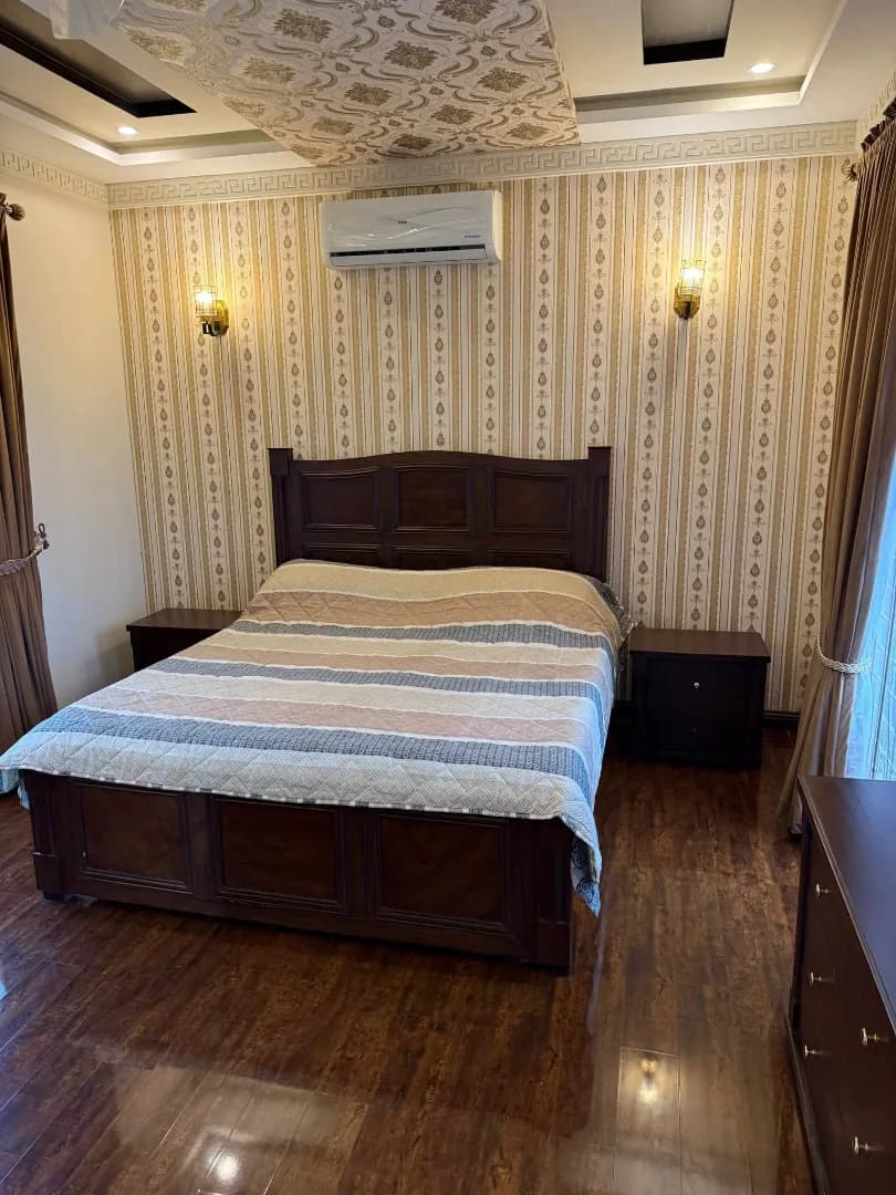 Solid Owner-Built 1 Kanal Fully Furnished Residence with 7kVA Solar System in DHA Phase 5 (Sector A), Lahore - Photo 3