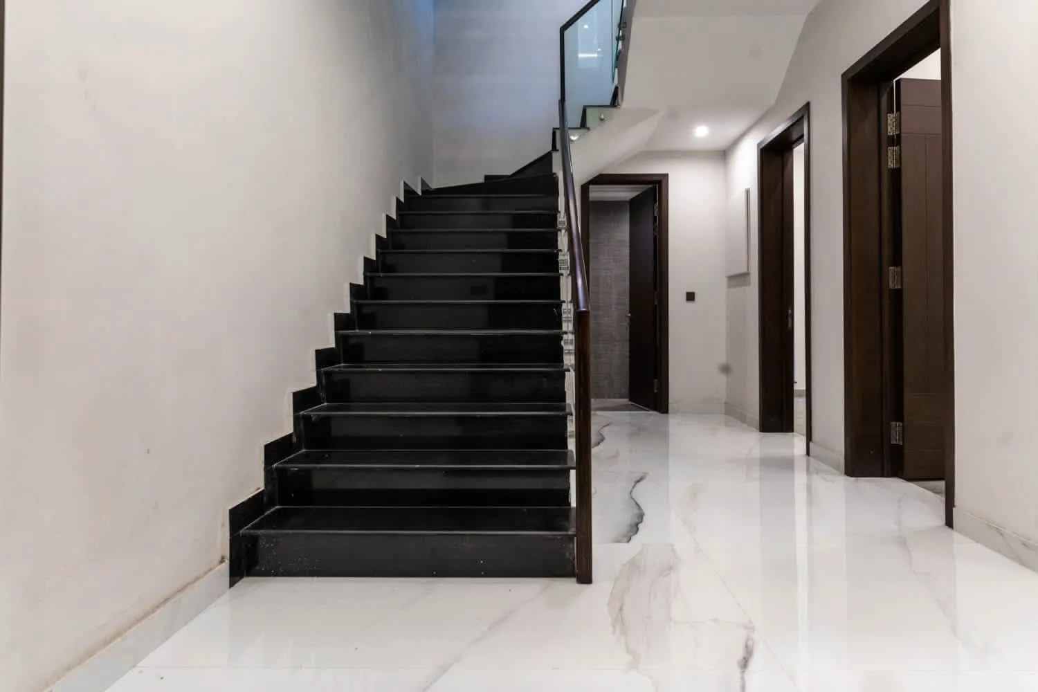 Solid Owner-Built 1 Kanal Fully Furnished Residence with 7kVA Solar System in DHA Phase 5 (Sector A), Lahore - Photo 6